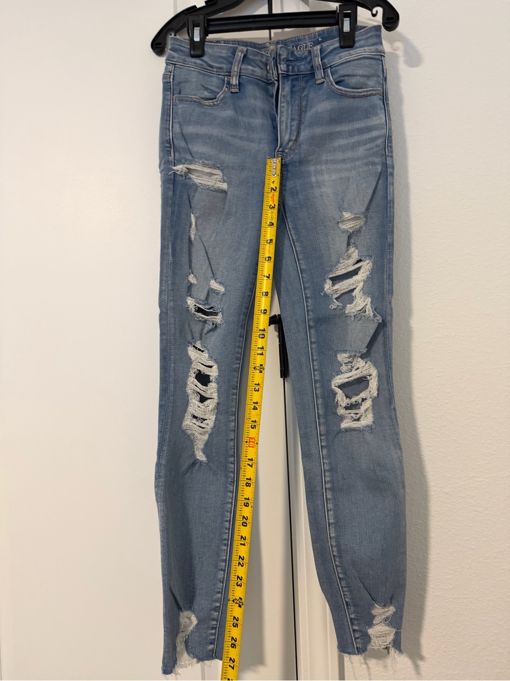 American Eagle Outfitters Light Blue Distressed HI-RISE JEGGING 0 SHORT
